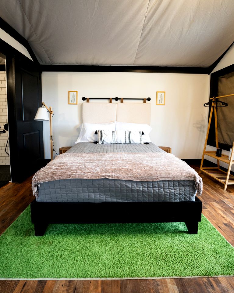 Romantic Safari Tent with Grill and Hot Tub in Cedar Bluff, Alabama