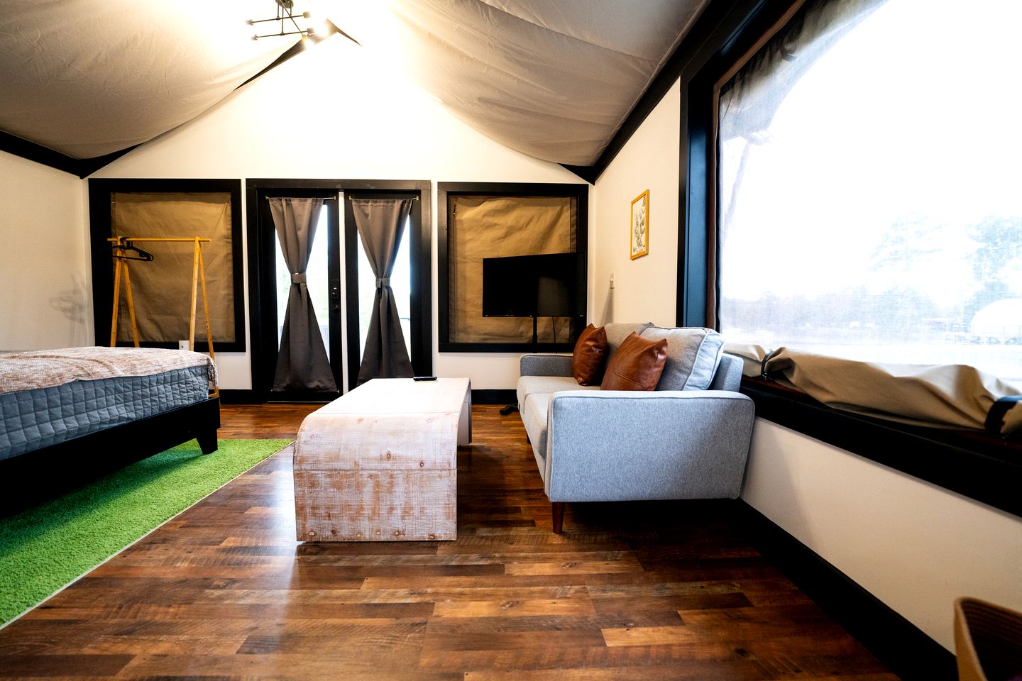 Romantic Safari Tent with Grill and Hot Tub in Cedar Bluff, Alabama