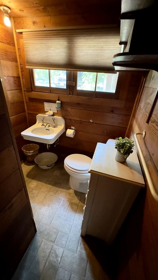 Spectacular Cabin with Nice River Views in Castella, California