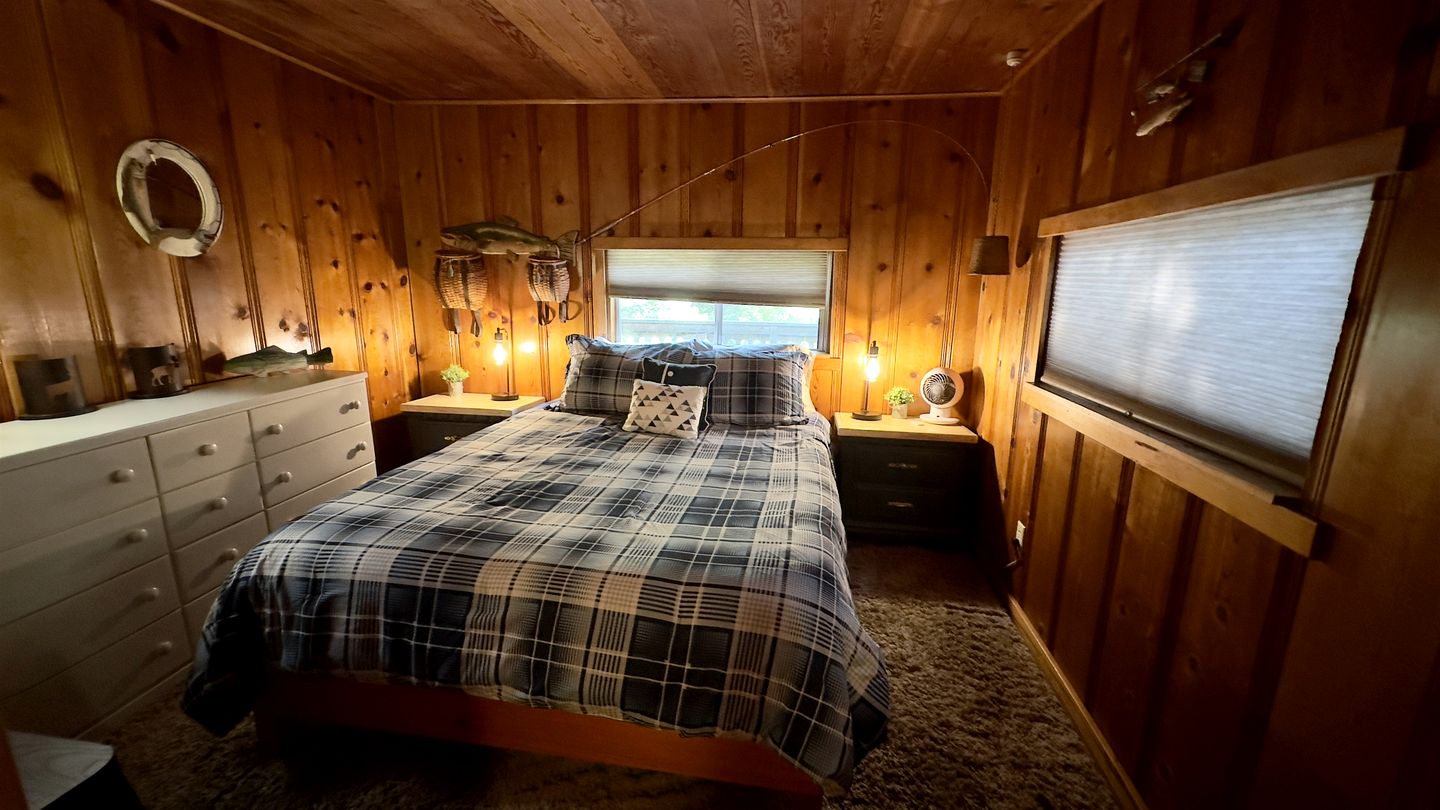 Spectacular Cabin with Nice River Views in Castella, California