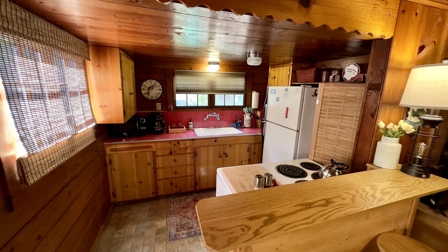 Spectacular Cabin with Nice River Views in Castella, California