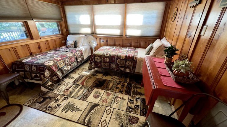 Cabins (United States of America, Castella, California)
