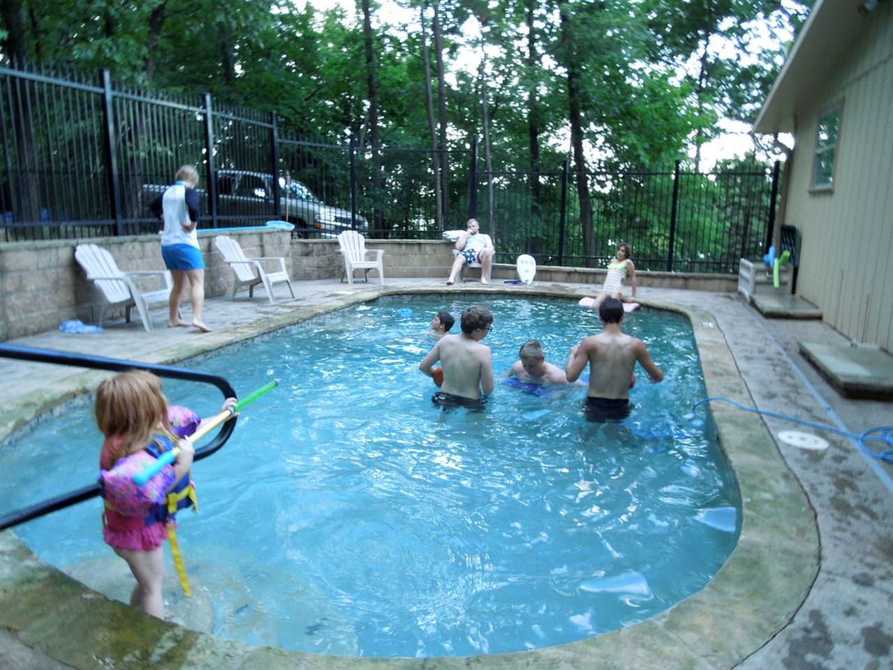 Lovely Cottage Rental with Seasonal Heated Swimming Pool on Beaver Lake, Arkansas