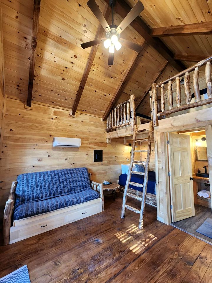 Wooden Chic Cabin Fully Stocked near Tappan Lake in Ohio