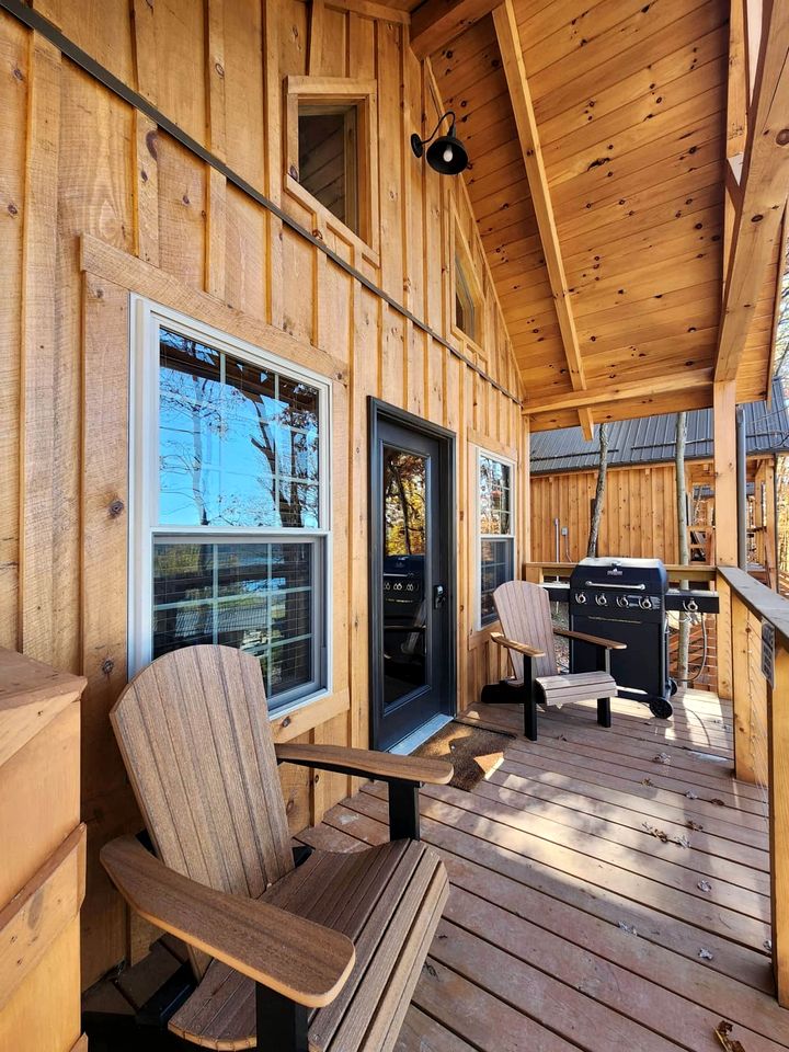 Wooden Chic Cabin Fully Stocked near Tappan Lake in Ohio