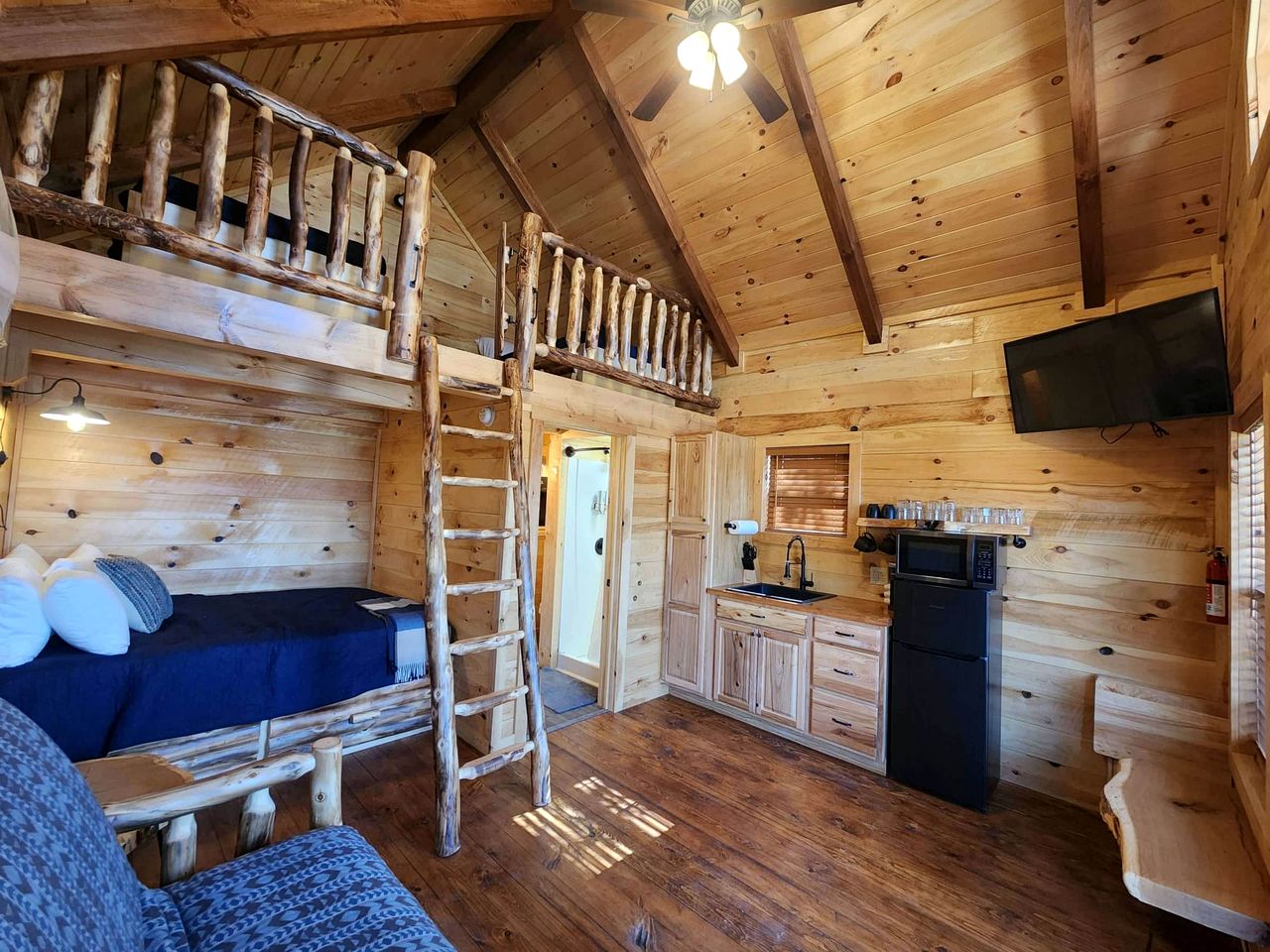 Wooden Chic Cabin Fully Stocked near Tappan Lake in Ohio