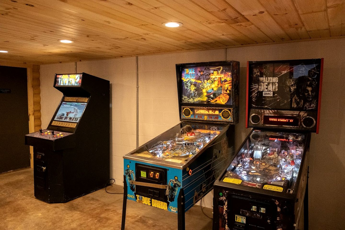 Wooden Chic Cabin Fully Stocked near Tappan Lake in Ohio