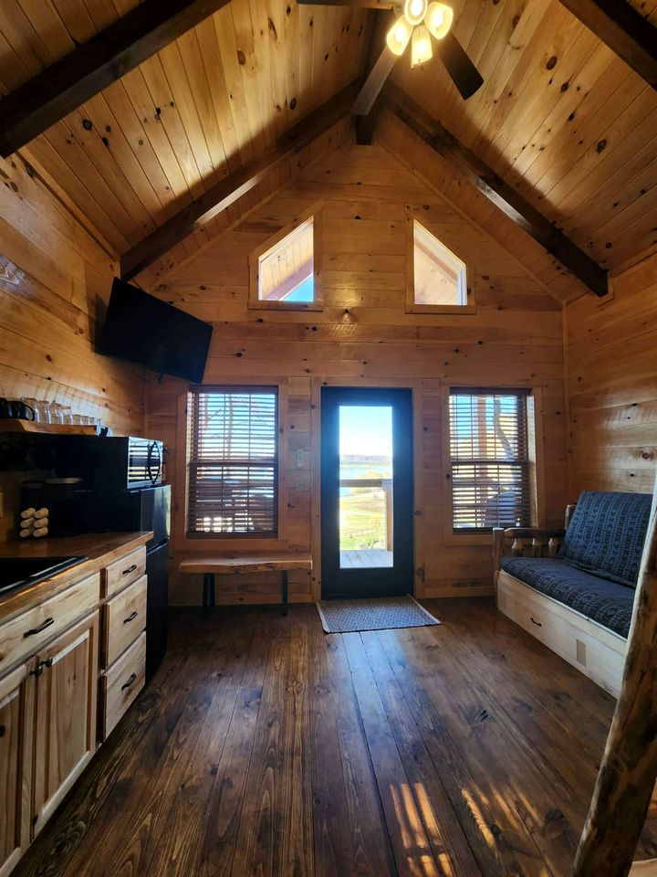 Wooden Chic Cabin Fully Stocked near Tappan Lake in Ohio