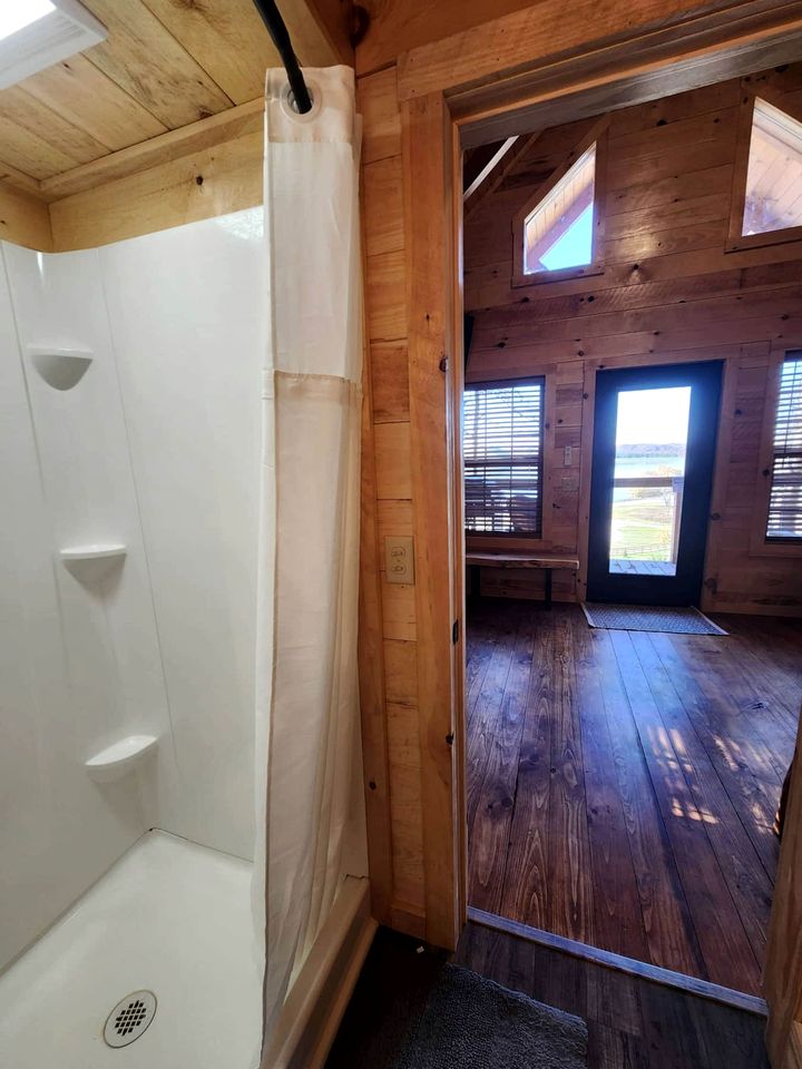 Wooden Chic Cabin Fully Stocked near Tappan Lake in Ohio