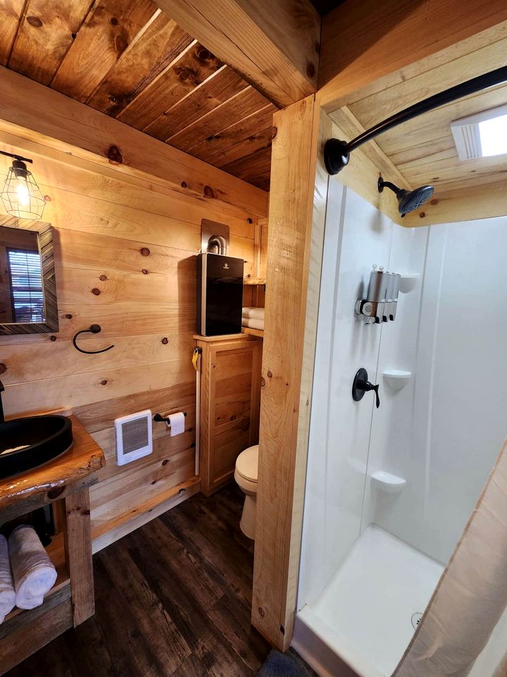 Wooden Chic Cabin Fully Stocked near Tappan Lake in Ohio