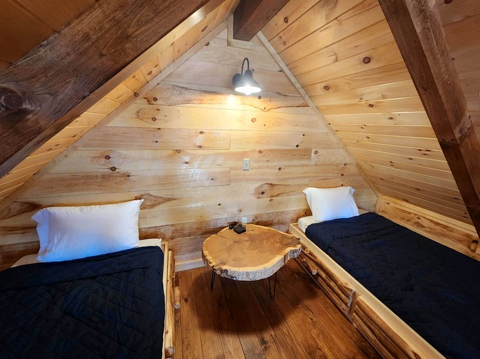 Cabins (United States of America, Franklin, Ohio)