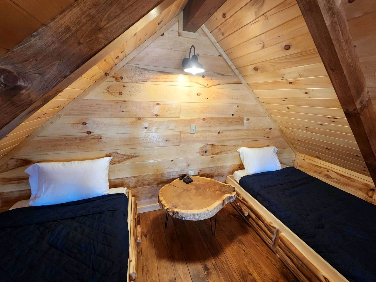 Wooden Chic Cabin Fully Stocked near Tappan Lake in Ohio