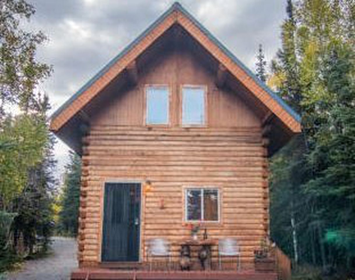 Family-Friendly Log Cabin Rental with Beautiful Views on the Kenai Peninsula in Alaska