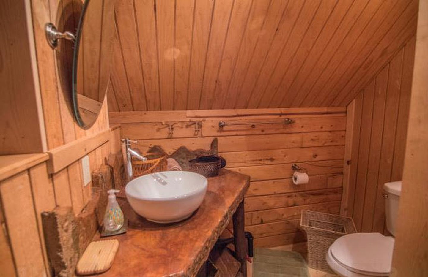 Family-Friendly Log Cabin Rental with Beautiful Views on the Kenai Peninsula in Alaska