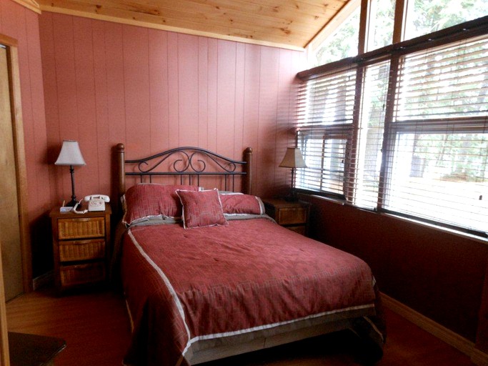 Cottages ( Haliburton, Ontario, Canada)