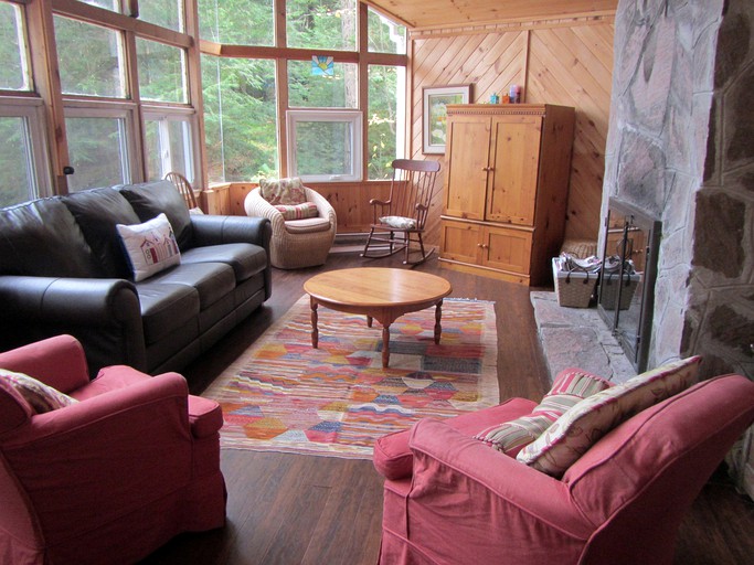 Cottages ( Haliburton, Ontario, Canada)