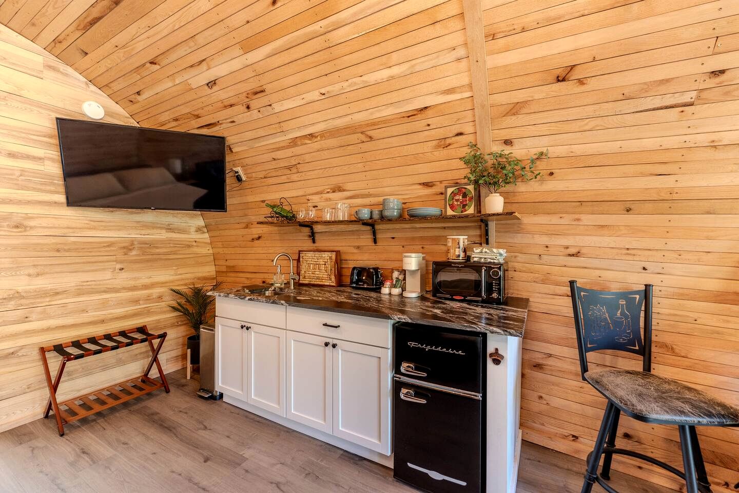 Cozy Wine Barrel Stay with Fire Pit on Keuka Lake Wine Trail near Penn Yan, New York