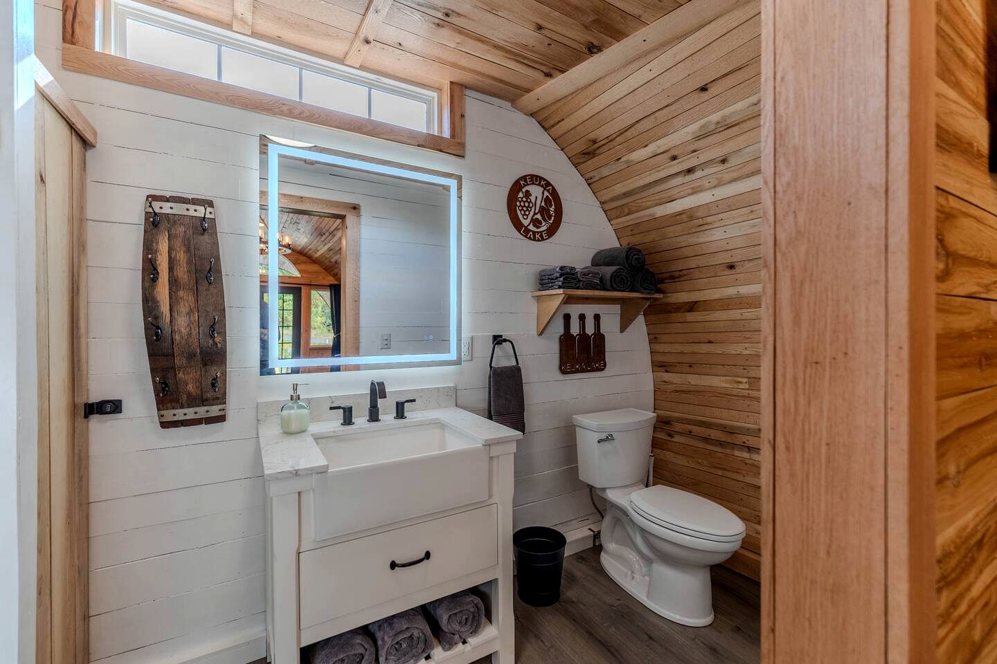 Cozy Wine Barrel Stay with Fire Pit on Keuka Lake Wine Trail near Penn Yan, New York