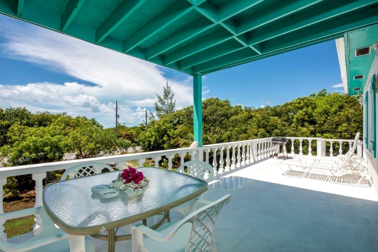 Gorgeous Family Beach House with Stunning Ocean Views and Beach Access in Rainbow Bay, Eleuthera, Bahamas