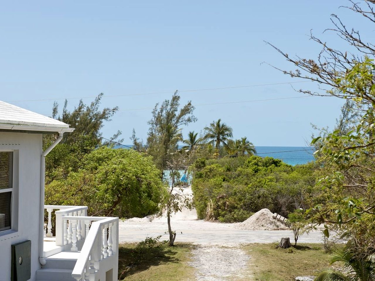 Gorgeous Family Beach House with Stunning Ocean Views and Beach Access in Rainbow Bay, Eleuthera, Bahamas