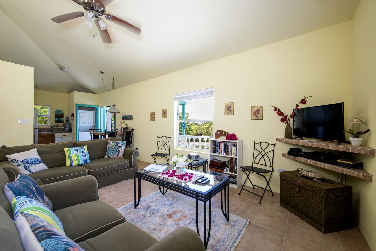 Gorgeous Family Beach House with Stunning Ocean Views and Beach Access in Rainbow Bay, Eleuthera, Bahamas