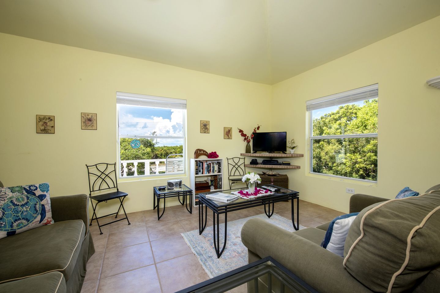 Gorgeous Family Beach House with Stunning Ocean Views and Beach Access in Rainbow Bay, Eleuthera, Bahamas