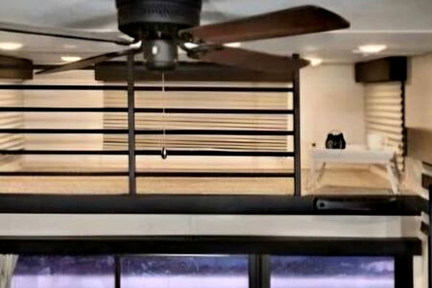 Modern Lofted Tiny House Fully Equipped with Lake Views in Texas