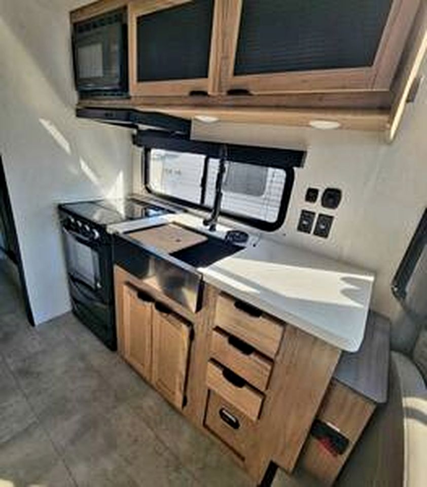 Modern Lofted Tiny House Fully Equipped with Lake Views in Texas
