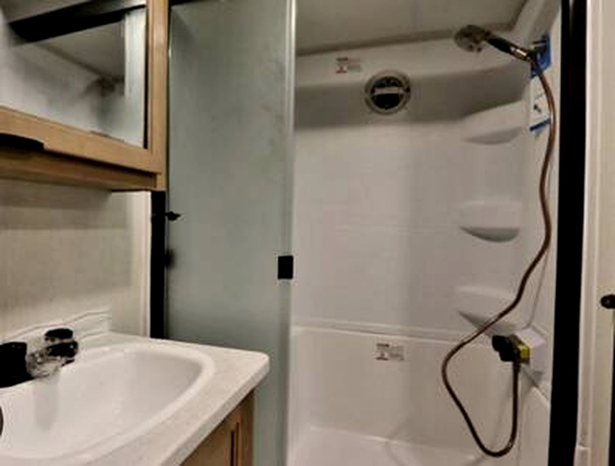 Modern Lofted Tiny House Fully Equipped with Lake Views in Texas