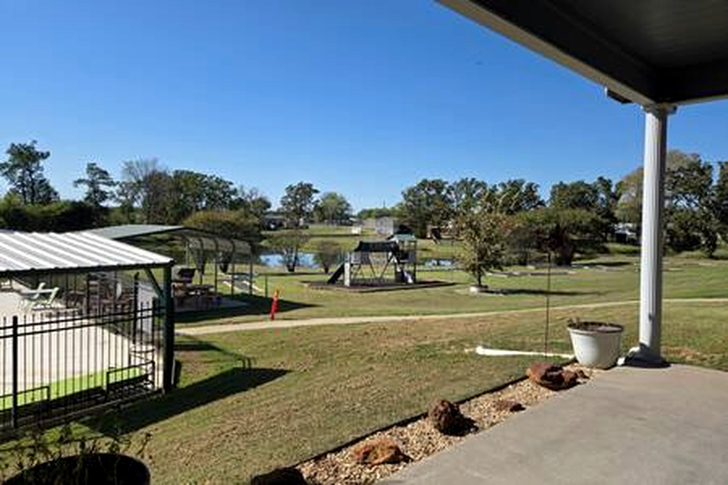 Modern Lofted Tiny House Fully Equipped with Lake Views in Texas