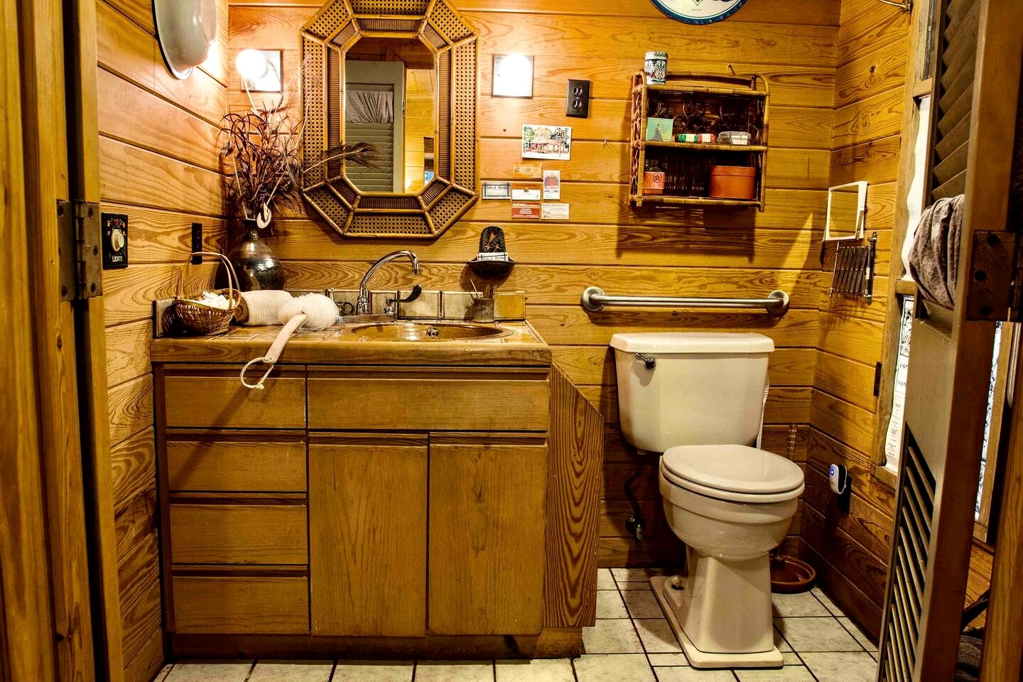 Cozy and Comfortable Kid-Friendly Cabin Rental for a Memorable Family Getaway Nestled in the Serene Forest in Ben Wheeler, Texas