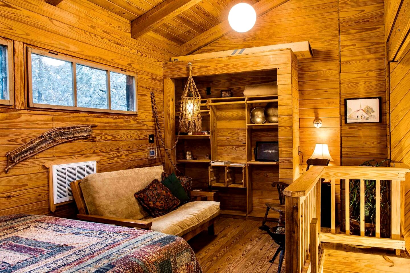 Cozy and Comfortable Kid-Friendly Cabin Rental for a Memorable Family Getaway Nestled in the Serene Forest in Ben Wheeler, Texas
