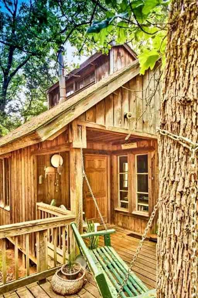 Cozy and Comfortable Kid-Friendly Cabin Rental for a Memorable Family Getaway Nestled in the Serene Forest in Ben Wheeler, Texas