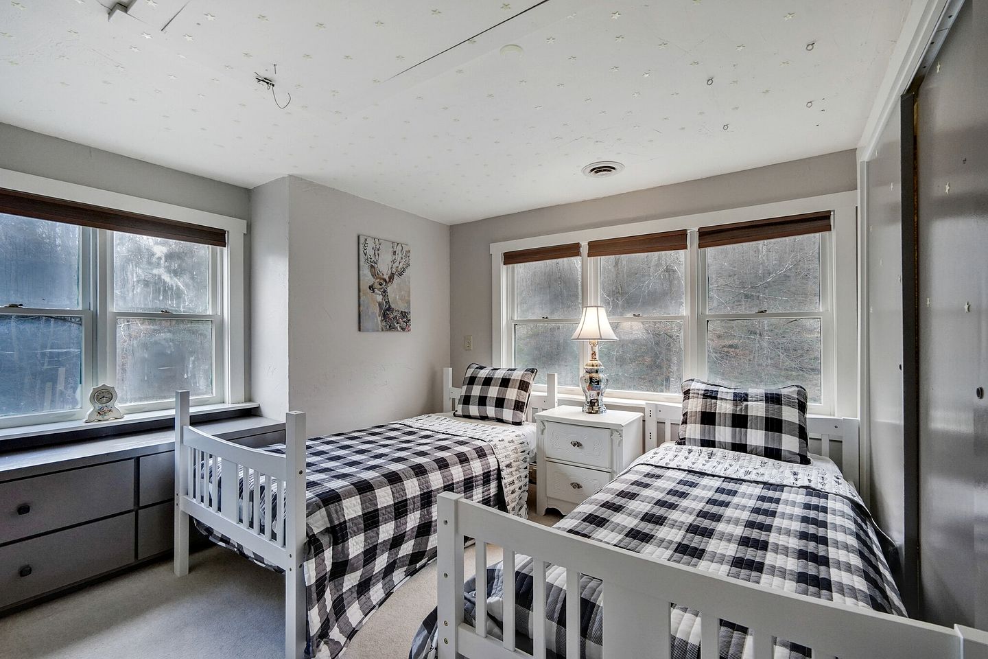 Stunning Modern Cabin with Fire Pit in Killington, Vermont