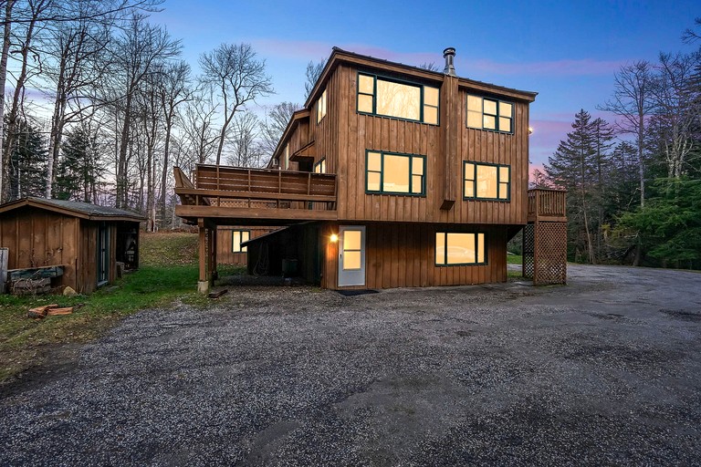 Stunning Modern Cabin with Fire Pit in Killington, Vermont