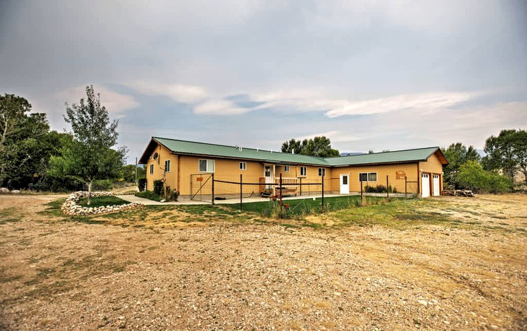 Cabins (Clark, Wyoming, United States)