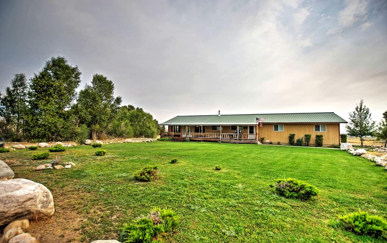 Cabins (Clark, Wyoming, United States)