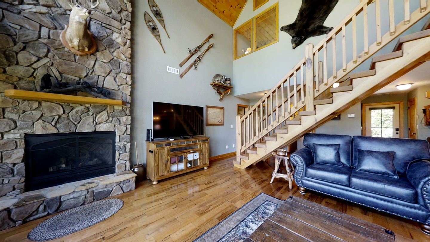 Spacious Cabin in Sevierville, with Hot Tub and Games Room for a Relaxing Getaway in the Mountains