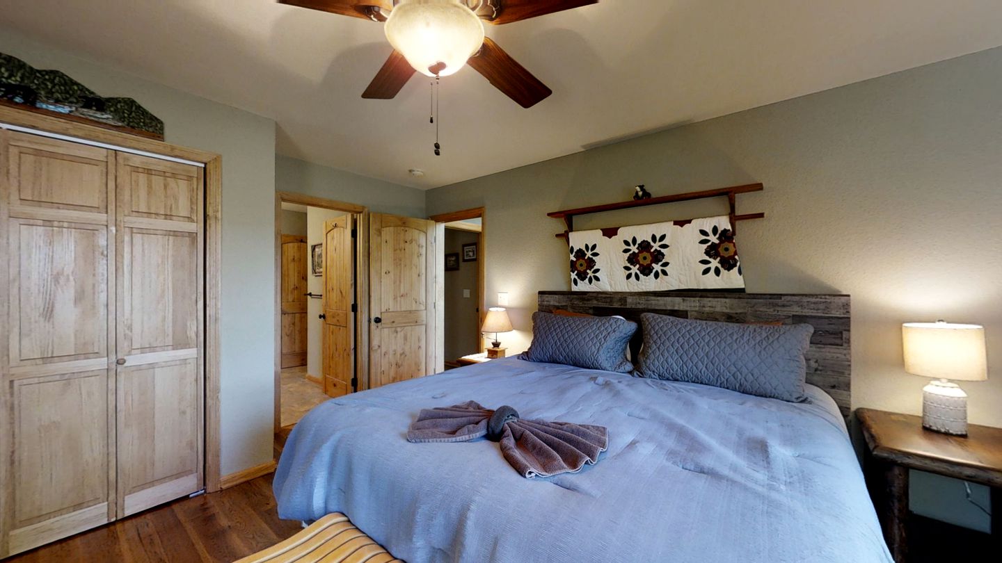 Spacious Cabin in Sevierville, with Hot Tub and Games Room for a Relaxing Getaway in the Mountains