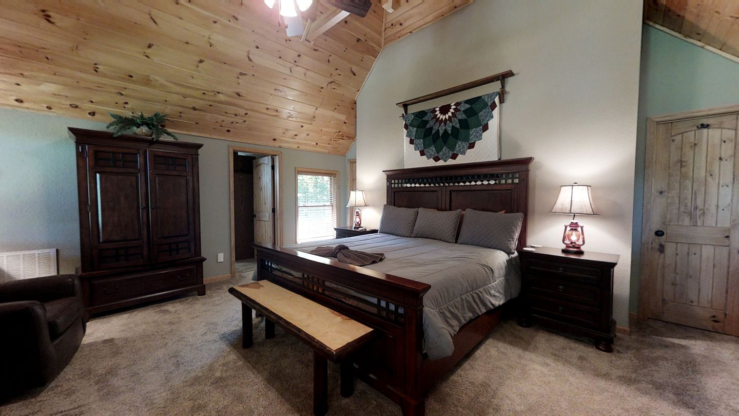 Spacious Cabin in Sevierville, with Hot Tub and Games Room for a Relaxing Getaway in the Mountains