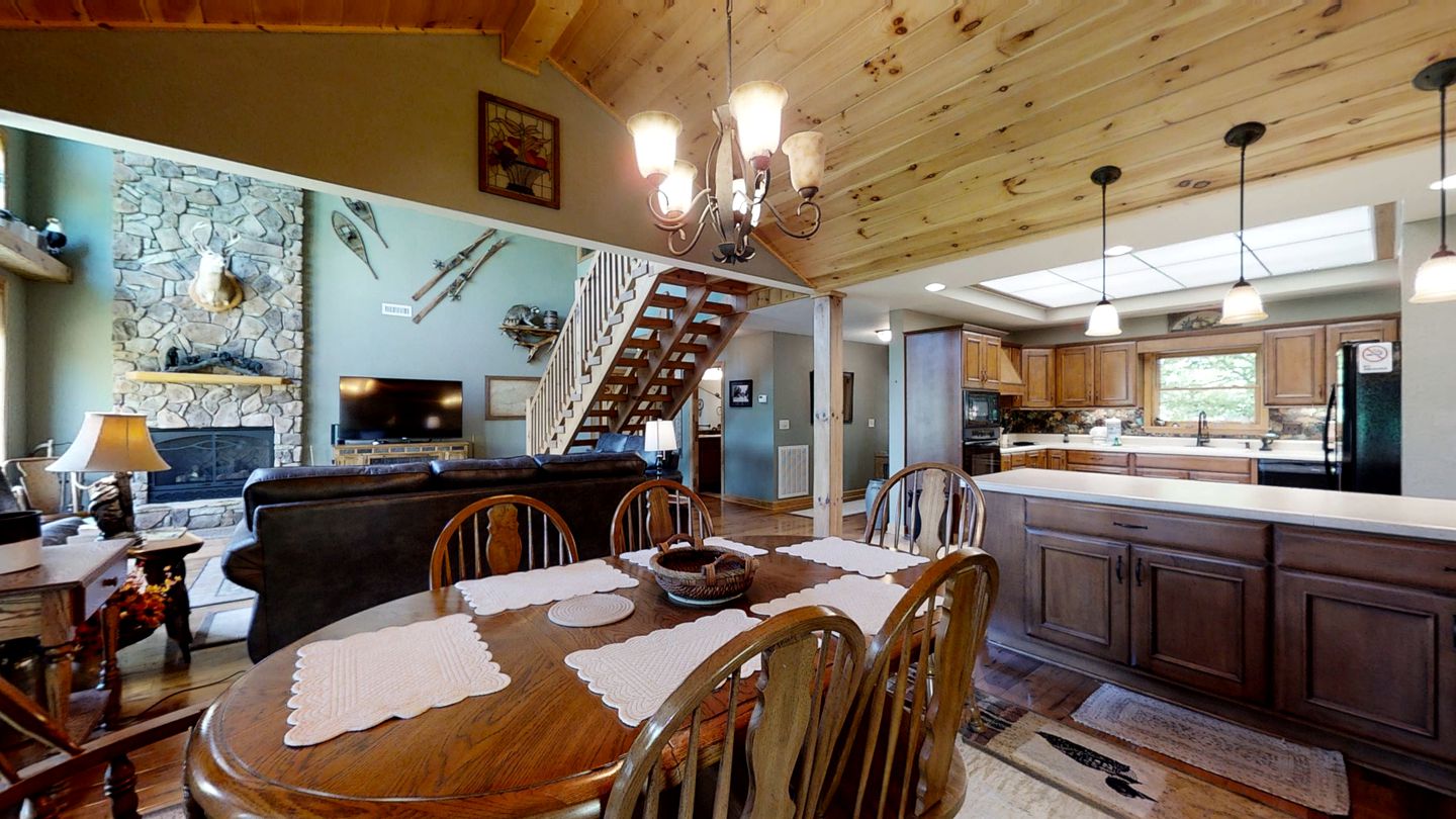 Spacious Cabin in Sevierville, with Hot Tub and Games Room for a Relaxing Getaway in the Mountains