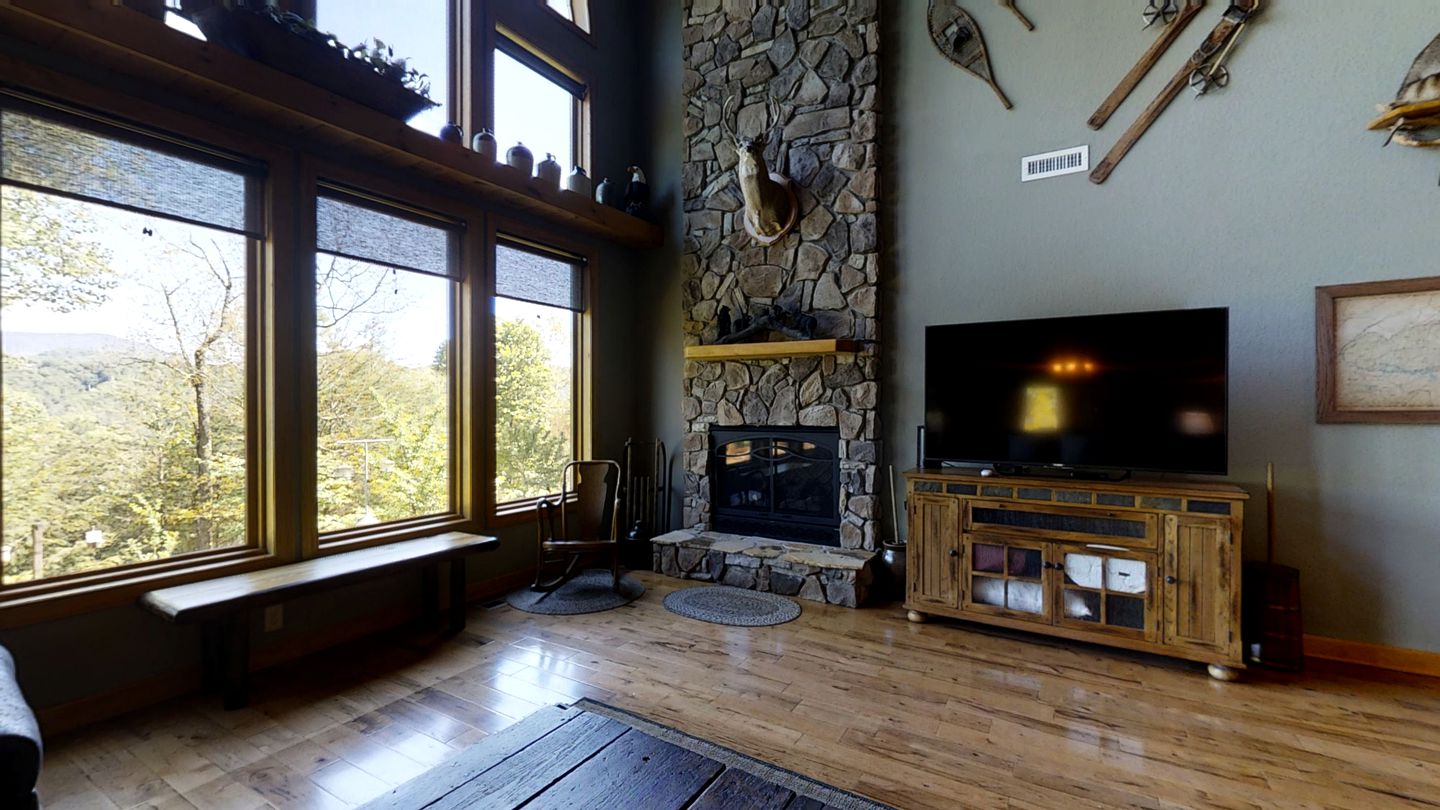 Spacious Cabin in Sevierville, with Hot Tub and Games Room for a Relaxing Getaway in the Mountains