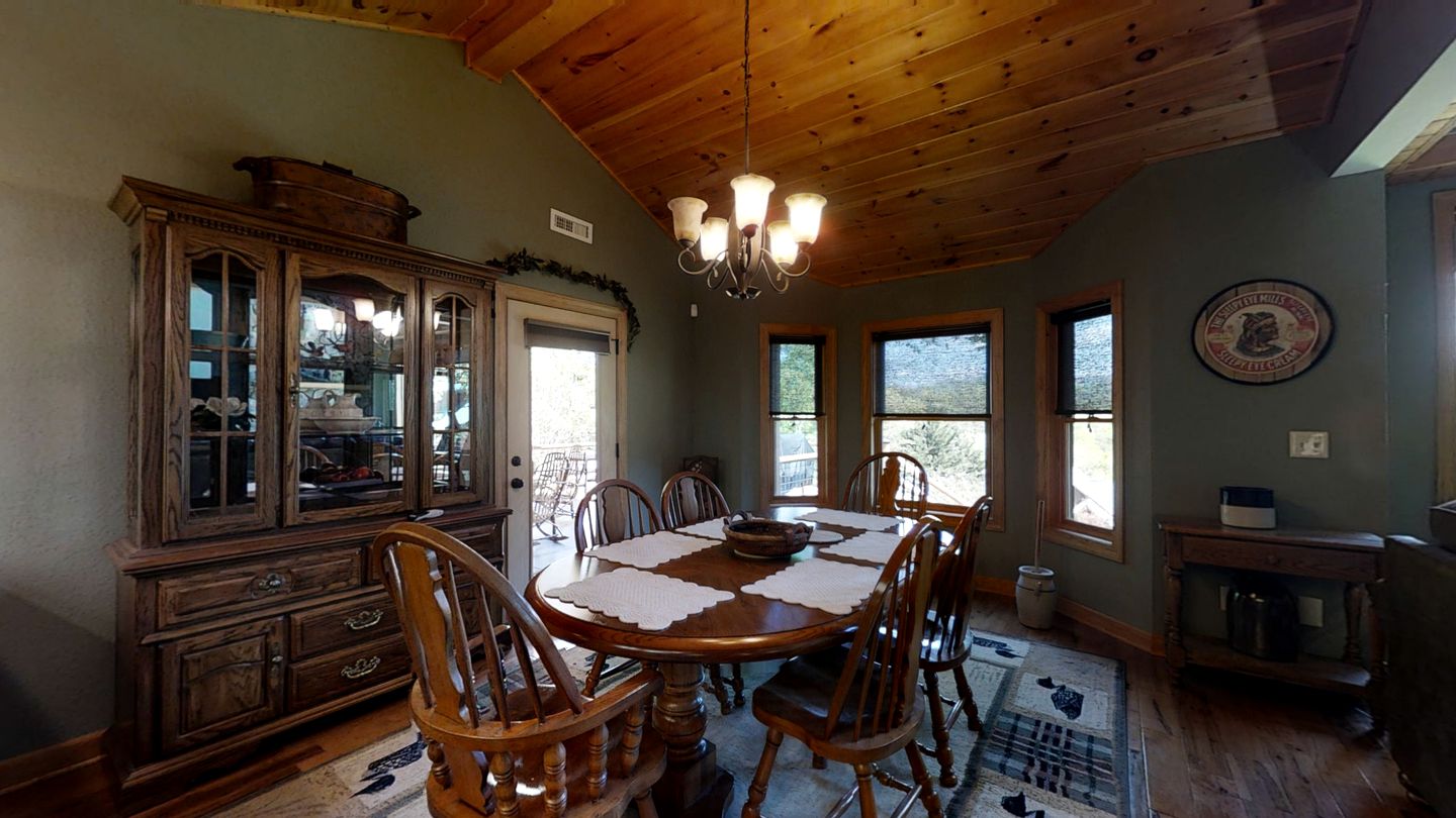 Spacious Cabin in Sevierville, with Hot Tub and Games Room for a Relaxing Getaway in the Mountains