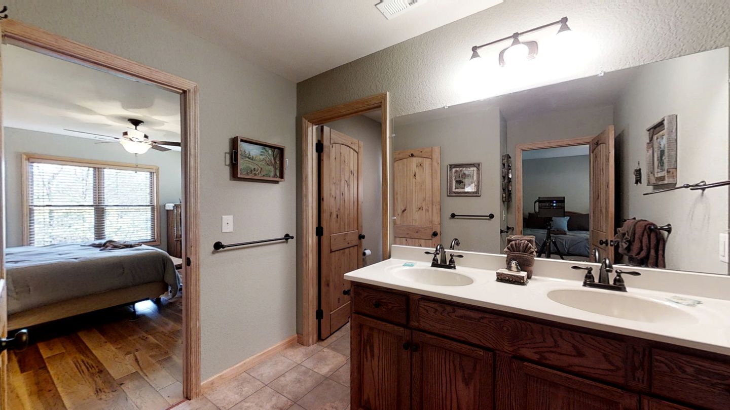 Spacious Cabin in Sevierville, with Hot Tub and Games Room for a Relaxing Getaway in the Mountains