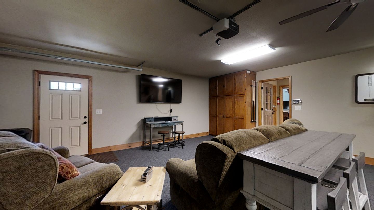 Spacious Cabin in Sevierville, with Hot Tub and Games Room for a Relaxing Getaway in the Mountains