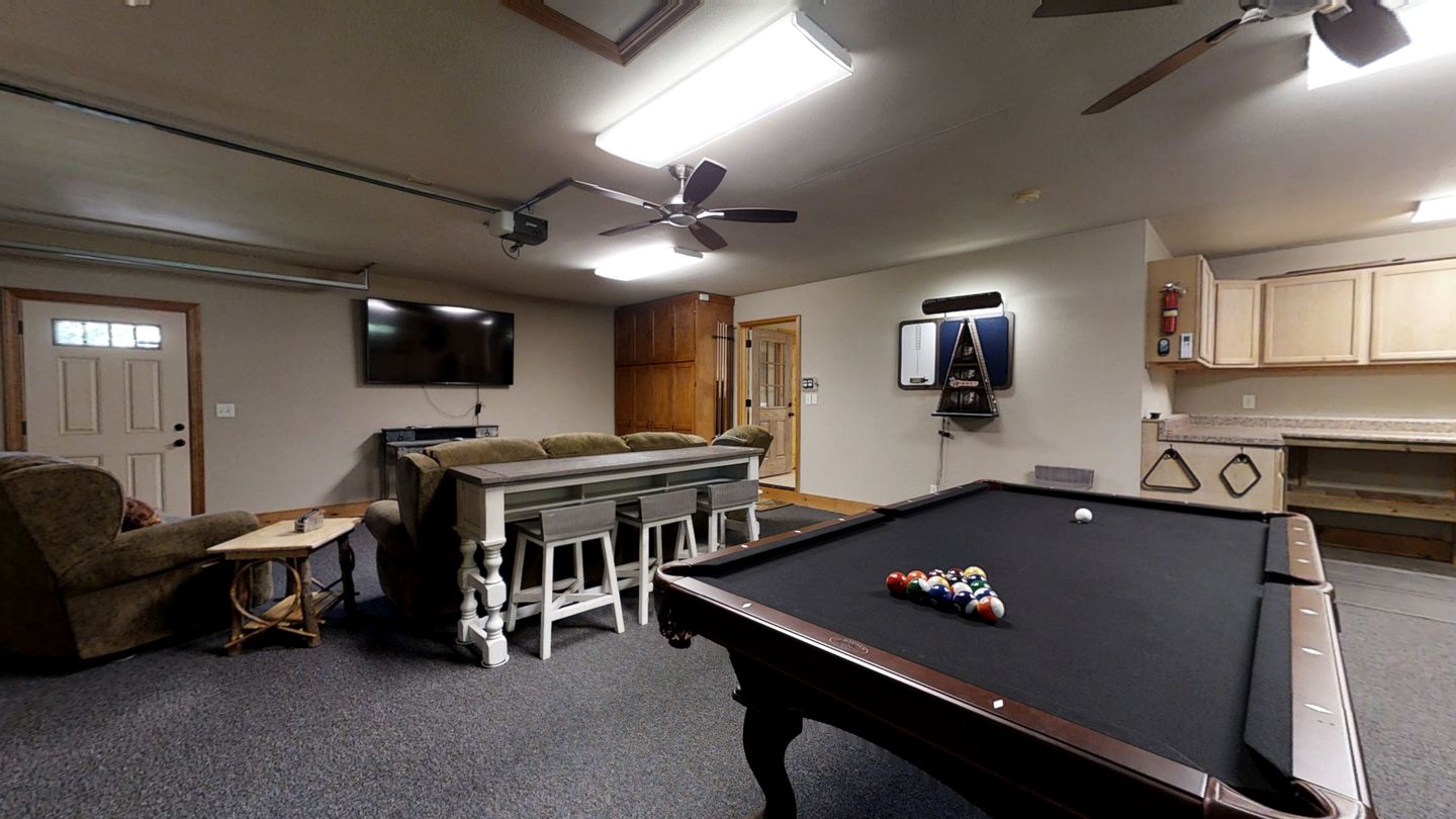Spacious Cabin in Sevierville, with Hot Tub and Games Room for a Relaxing Getaway in the Mountains