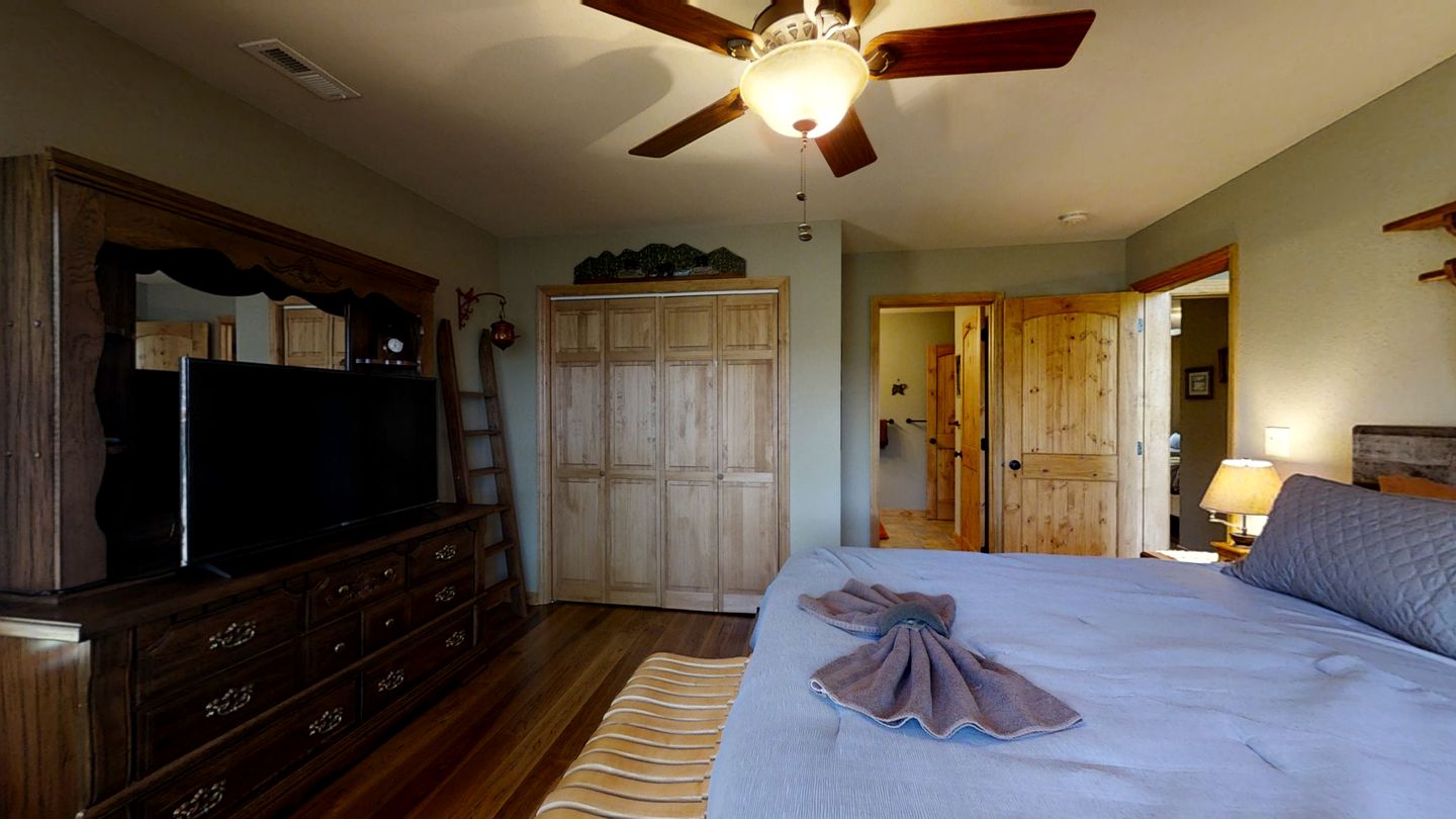 Spacious Cabin in Sevierville, with Hot Tub and Games Room for a Relaxing Getaway in the Mountains