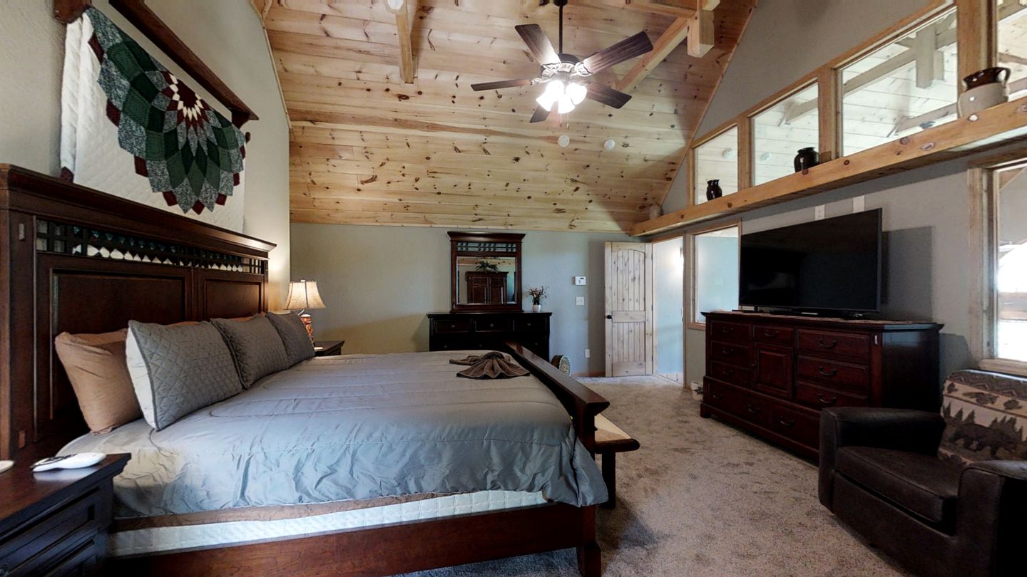 Spacious Cabin in Sevierville, with Hot Tub and Games Room for a Relaxing Getaway in the Mountains