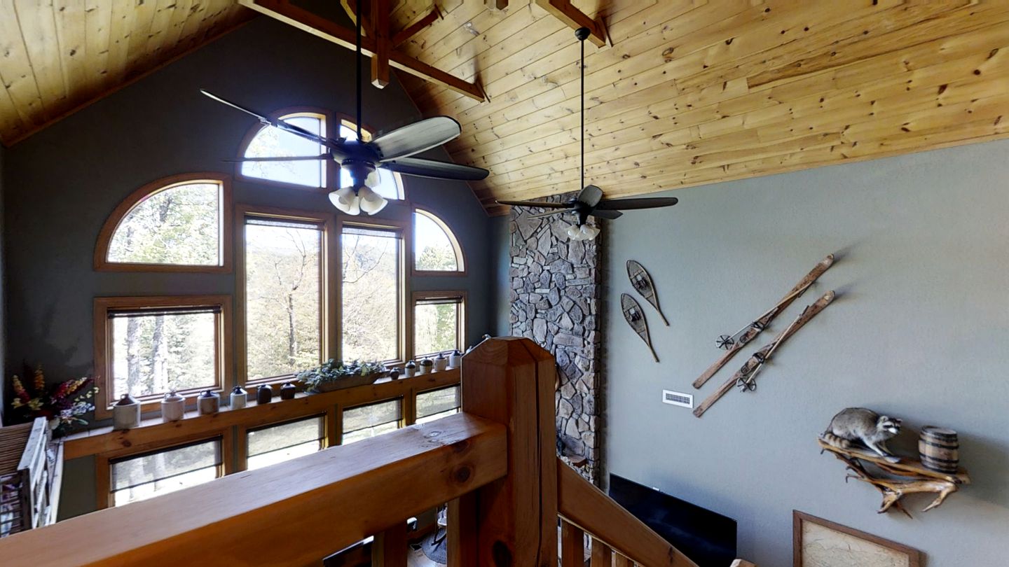 Spacious Cabin in Sevierville, with Hot Tub and Games Room for a Relaxing Getaway in the Mountains