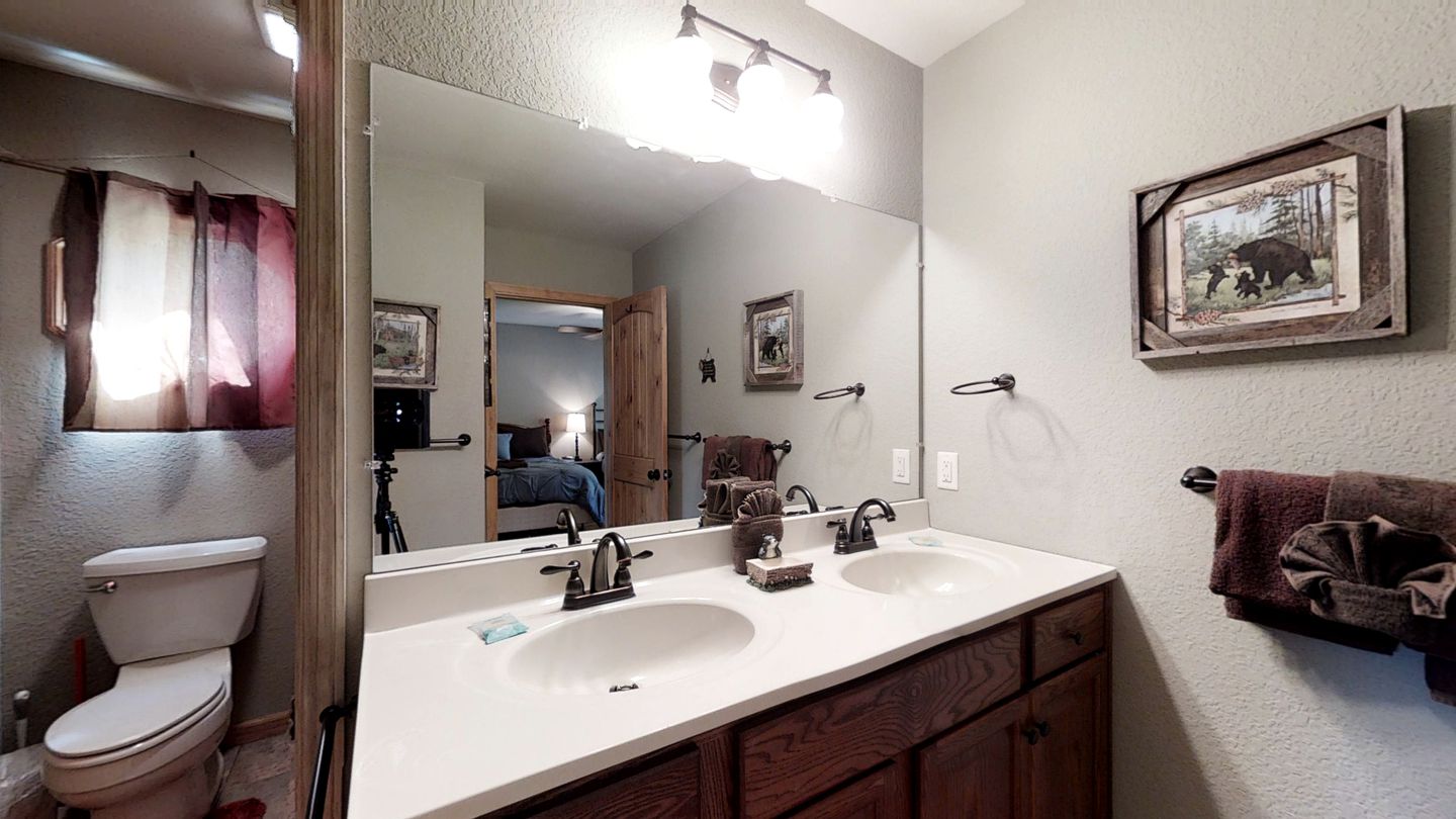 Spacious Cabin in Sevierville, with Hot Tub and Games Room for a Relaxing Getaway in the Mountains